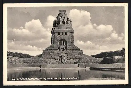 AK Leipzig, Völkerschlachtdenkmal, Blick über das Bassin auf das Denkmal