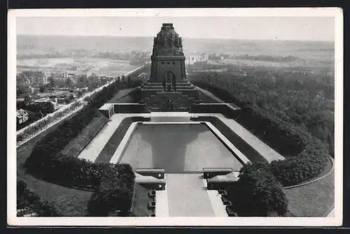 AK Leipzig, Völkerschlachtdenkmal vom Flugzeug aus