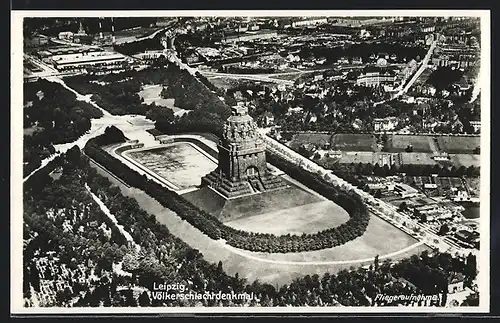 AK Leipzig, Luftbild vom Völkerschlachtdenkmal und Umgebung