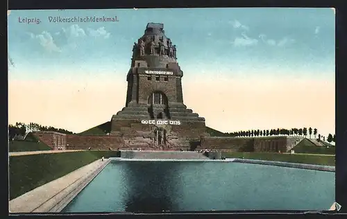 AK Leipzig, Völkerschlachtdenkmal mit Besuchern
