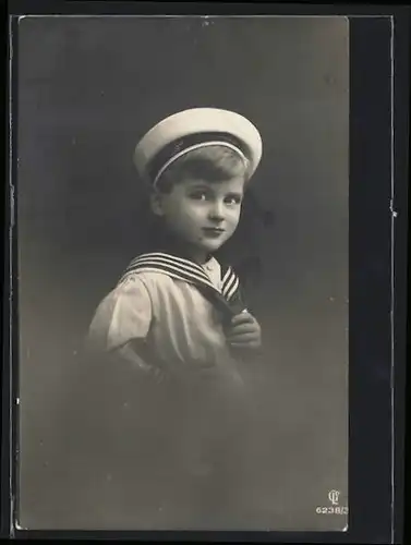 Foto-AK GL Co Nr. 6238 /3: Kleiner Junge im Matrosenanzug