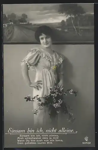 Foto-AK GL Co Nr. 5070 /2: Einsam bin ich, nicht alleine, Dame mit Blumenstrauss