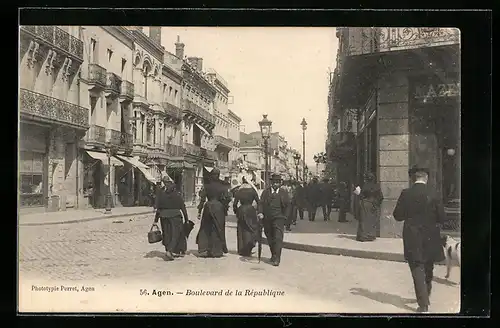 AK Agen, Boulevard de la Republique mit Passanten