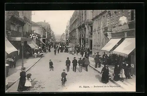 AK Agen, Boulevard de la République, Partie mit Passanten