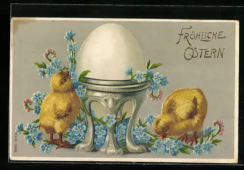 AK Osterküken neben einem Osterei