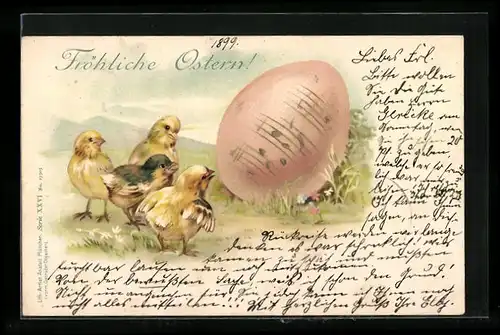 AK Osterküken blicken zu einem Osterei