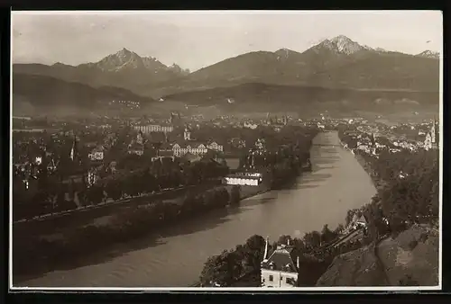 Fotografie unbekannter Fotograf, Ansicht Innsbruck, Stadtansicht mit Flusslauf & Gebirgspanorama