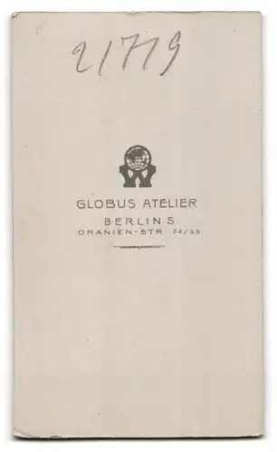 Fotografie Globus Atelier, Berlin, Oranien-Strasse 52 /55, Bürgerliches Fräulein im schwarzen Kleid