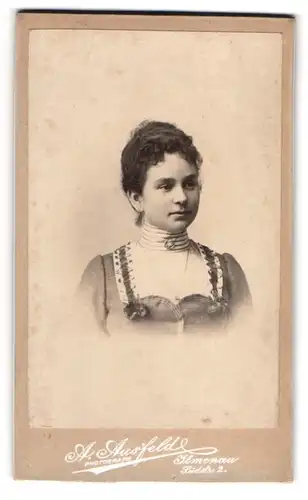 Fotografie A. Ausfeld, Ilmenau, Südstrasse 2, Junge Frau im hübschen Kleid