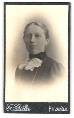 Fotografie Fr. Schröder, Hitzacker, Bürgerliche Frau mit schmalen Lippen