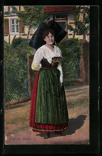 AK Dame in Elsässer Tracht vor Bürgerhäusern