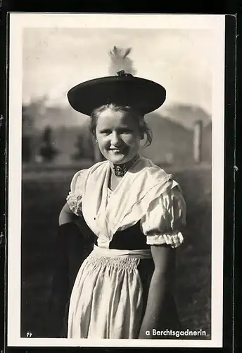 AK Berchtsgadnerin in bayerischer Tracht