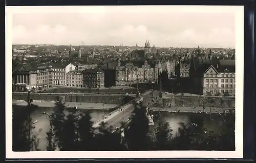 AK Prag, Gesamtansicht mit Strassenbahn