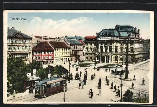 AK Bratislava / Pressburg, Grosser Platz mit Denkmal und Strassenbahn