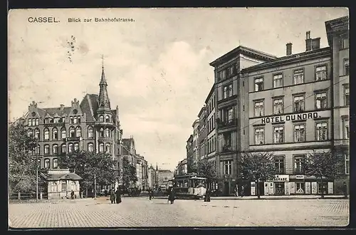 AK Kassel, Bahnhofstrasse mit Hotel du Nord und Strassenbahn