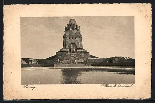 AK Leipzig, Völkerschlachtdenkmal mit Teich