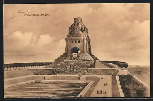 AK Leipzig, Völkerschlachtdenkmal mit Besuchern