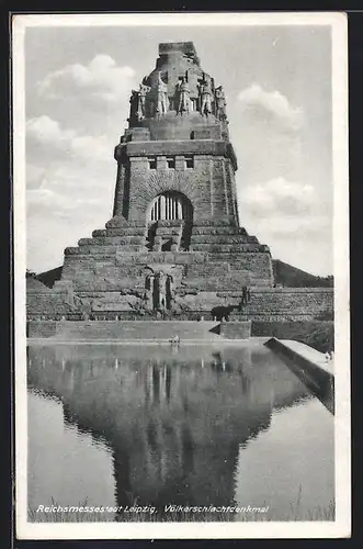 AK Leipzig, Völkerschlachtdenkmal mit Teich