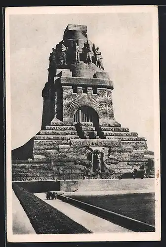AK Leipzig, Völkerschlachtdenkmal mit Besuchern