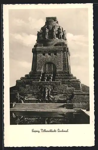 AK Leipzig, Völkerschlachtdenkmal mit Teich