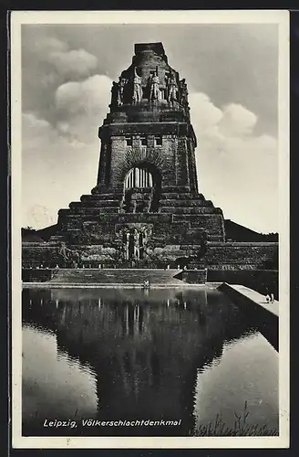 AK Leipzig, Völkerschlachtdenkmal mit Besuchern