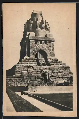AK Leipzig, Völkerschlachtdenkmal mit Besuchern