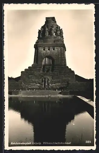 AK Leipzig, Völkerschlachtdenkmal mit Besuchern
