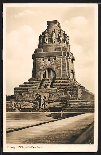 AK Leipzig, Völkerschlachtdenkmal mit Besuchern