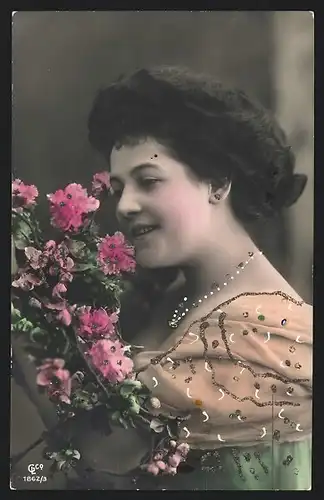 Foto-AK GL Co: Junge Dame mit bunten Blumen, Glitter