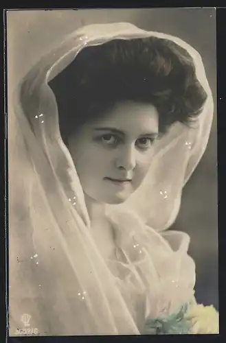 Foto-AK GL Co: Junge Dame mit Schleier