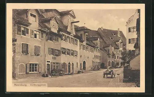 AK Meersburg, Strasse Vorburggasse mit Wagen