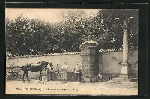 AK Menaucourt, La Fontaine ou Abreuvoir
