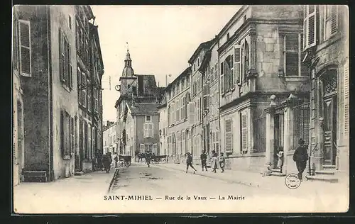 AK Saint-Mihiel, Rue de la Vaux - La Mairie