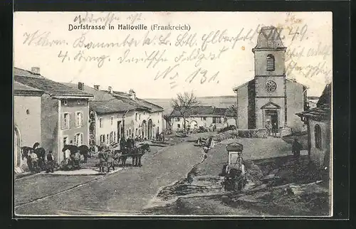 AK Halloville, Dorfstrasse mit Kirche und Anwohnern