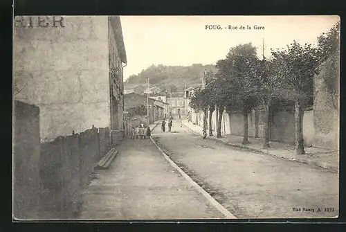 AK Foug, Rue de la Gare, Strassenpartie