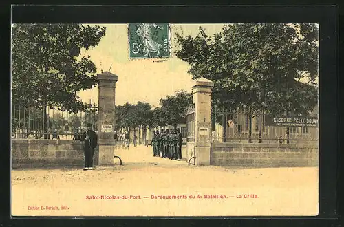 AK Saint-Nicolas-du-Port, Baraquements du 4. Bataillon, la Grille