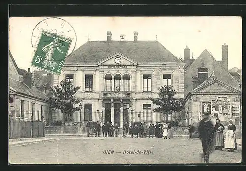 AK Gien, Hôtel de Ville, Ortspartie mit Rathaus und Passanten