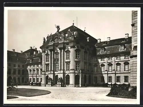 Foto-AK Deutscher Kunstverlag, Nr. 1: Pommersfelden, Schloss Weissenstein, Der Ehrenhof