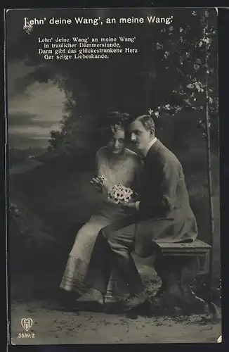Foto-AK HB: Lehn deine Wang..., Liebespaar auf einer Bank