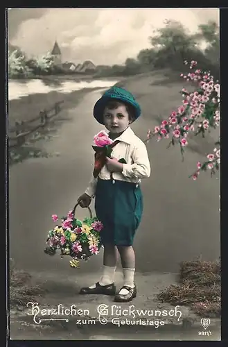 Foto-AK HB: Kleiner Gratulant mit Blumenkorb am Flussufer, Geburtstagsgruss
