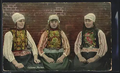 AK Frauen in Trachten aus Marken