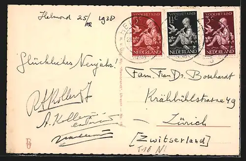 AK Alte Frau in Holzschuhen an der Kochstelle