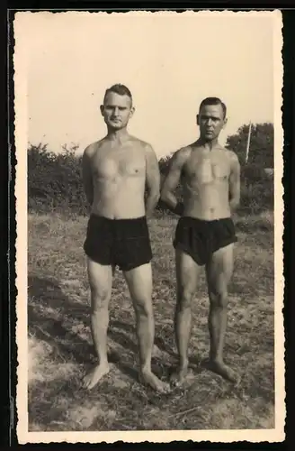 Fotografie bademode, halb nackte junge Männer in Badehose, Semi Nude Gay Int