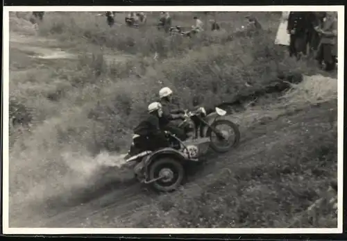 Fotografie Motorrad-Rennen, Motorrad MZ-BK 350 im Geländerennen mit Seitenwagen, Startnummer 124