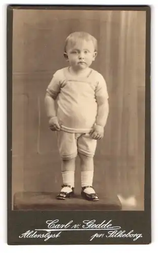 Fotografie Carl v. Gedde, Alderslyst, Kleiner Junge im Portrait