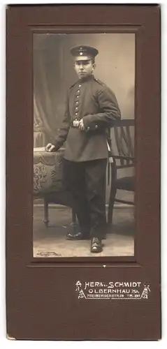 Fotografie Herm. Schmidt, Olbernhau, Freibergstrasse 28, Junger Soldat mit Portepee und Bajonett in Uniform
