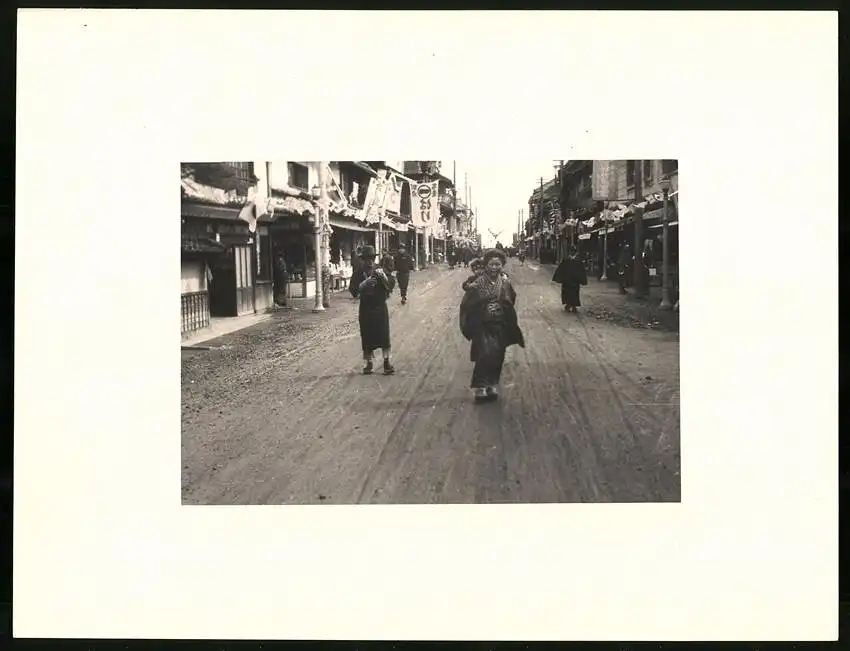 Fotoalbum mit 90 Fotogravur, Ansicht Beppu, Strassen mit Geschäften, Geisha, Segelschiff, Eisenbahnbrücke, Rikscha 0
