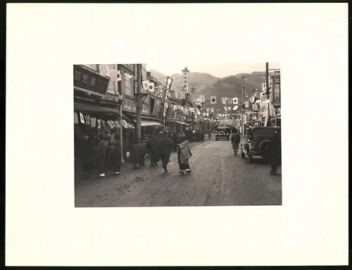 Fotoalbum mit 90 Fotogravur, Ansicht Beppu, Strassen mit Geschäften, Geisha, Segelschiff, Eisenbahnbrücke, Rikscha