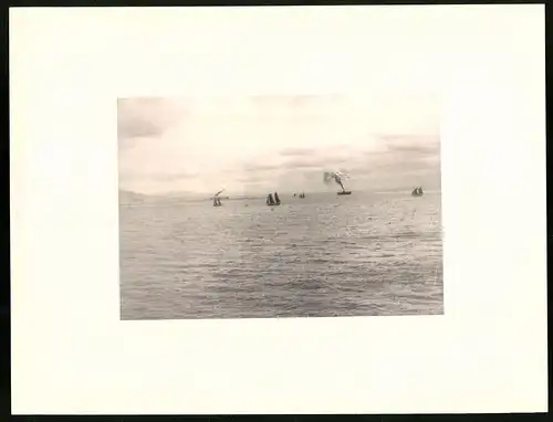 Fotoalbum mit 90 Fotogravur, Ansicht Beppu, Strassen mit Geschäften, Geisha, Segelschiff, Eisenbahnbrücke, Rikscha