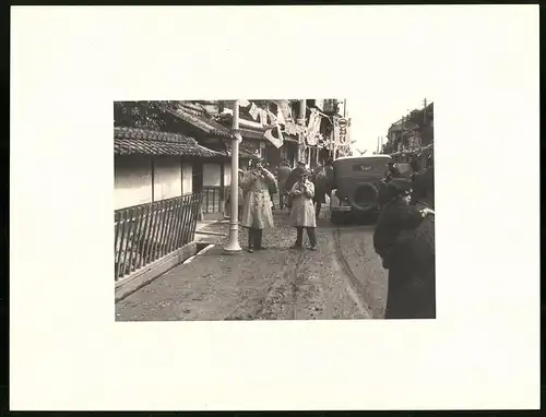 Fotoalbum mit 90 Fotogravur, Ansicht Beppu, Strassen mit Geschäften, Geisha, Segelschiff, Eisenbahnbrücke, Rikscha